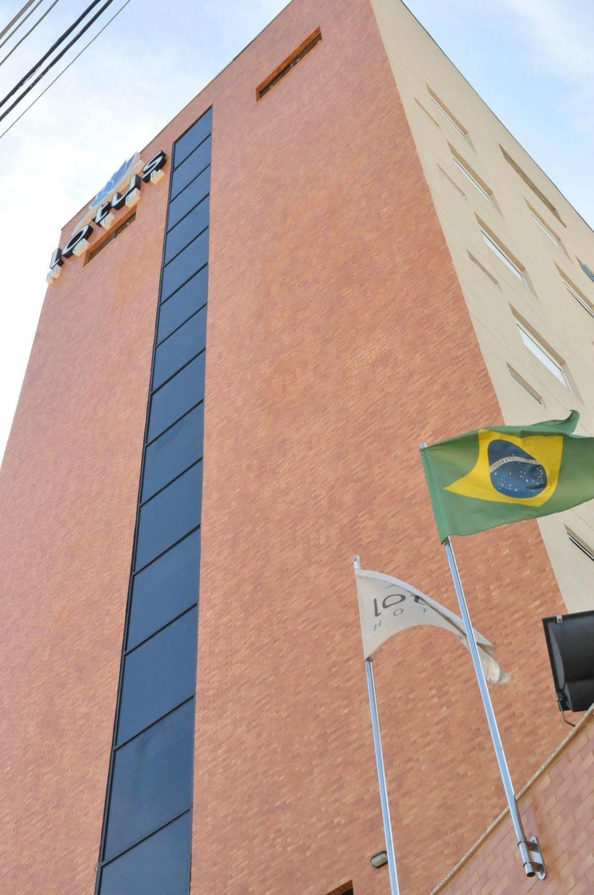 Lotus Hotel - A 6 Km Do Santuario De Aparecida-Sp Guaratingueta Exterior photo
